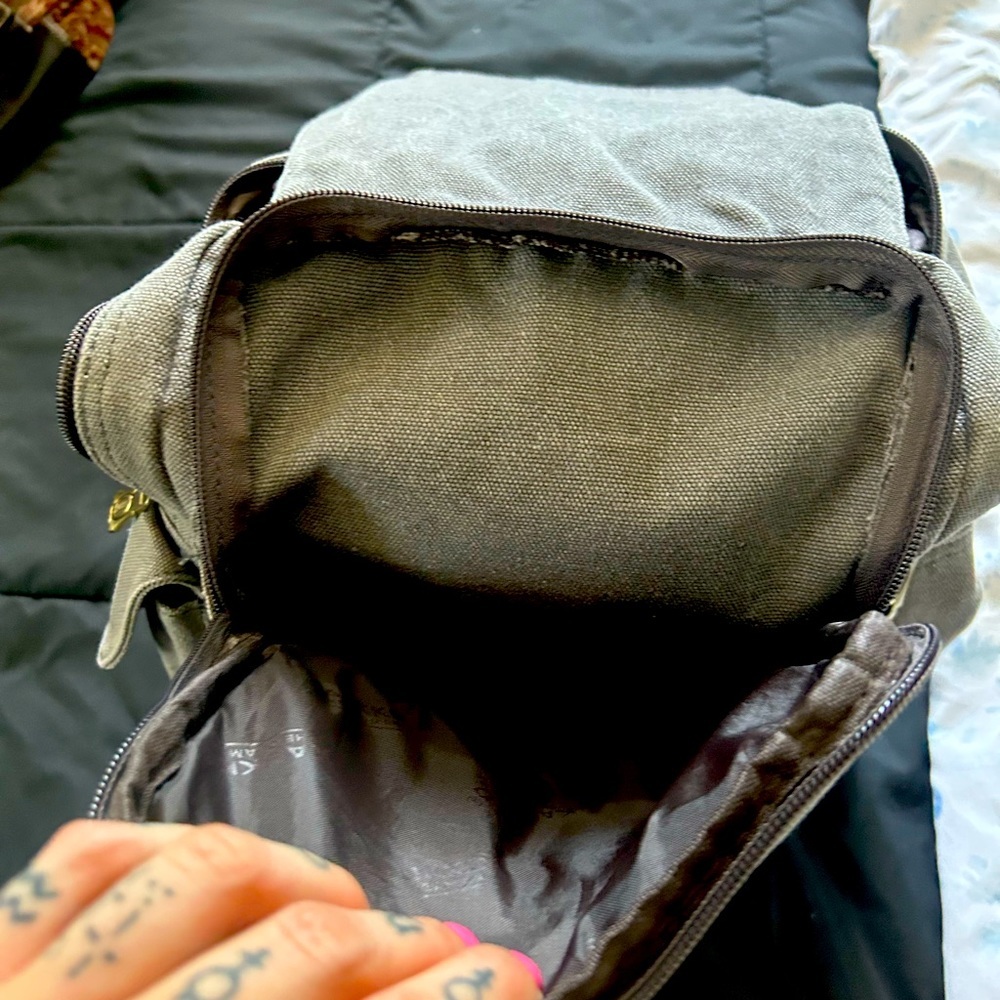 One strap backpack with 8 pockets - Picture 6 of 6
